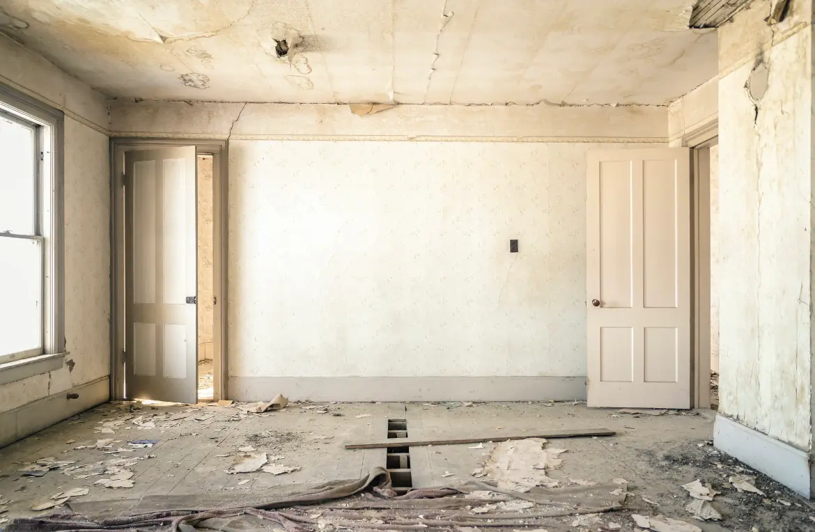 Waste disposal crew managing a cleanout project in Cloverleaf